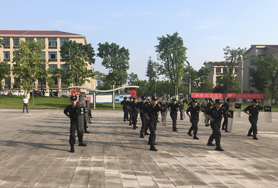 警棍盾牌术展演.JPG